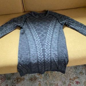 Lululemon Long sleeve top. Size 4 (I believe).
